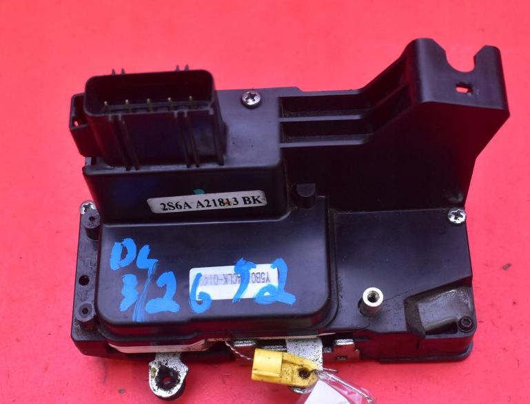 Ford Fiesta Mk6 2002-2008 hatchback 1.3 8v petrol MT 51 kW 2004  Motorcek zamku dveri predne lave 2S6AA21813BK