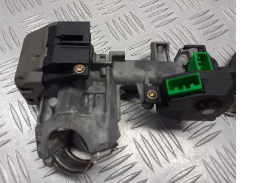 Honda Civic VII 2000-2006 sedan 1.7 16v petrol MT 88 kW 2001 Spinacia skrinka a kluc