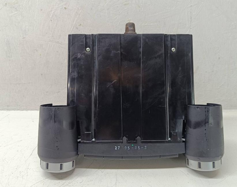 Volkswagen Touareg I 2002-2010 hatchback 2.5 TDI diesel MT 128 kW 2005  Prepinac/spinac/tlacidlo a ovladac kurenia 7L6907040L