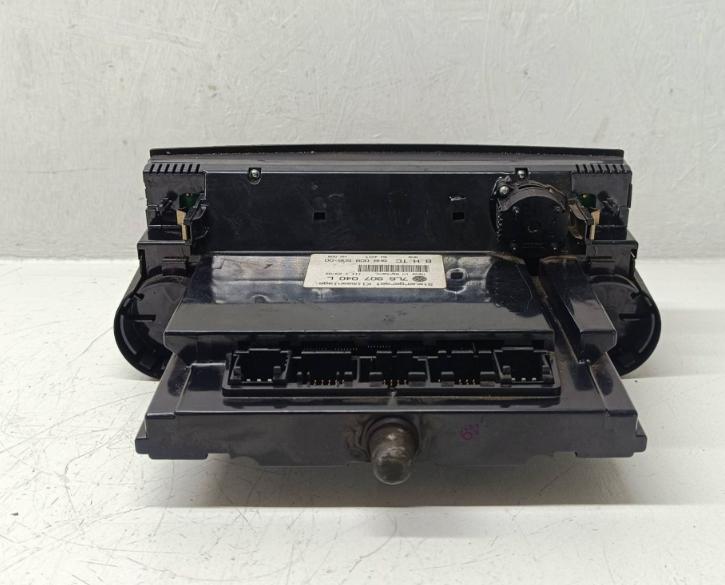 Volkswagen Touareg I 2002-2010 hatchback 2.5 TDI diesel MT 128 kW 2005  Prepinac/spinac/tlacidlo a ovladac kurenia 7L6907040L