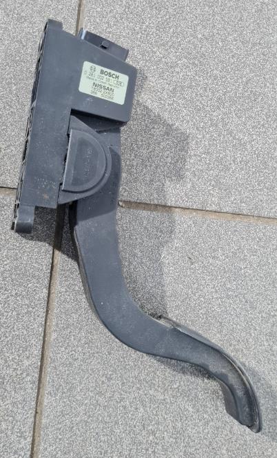 Nissan X-trail II T31 2008-2013 suv 2.0 DCI diesel 110 kW 2007  Pedal plynu 0281002591 188022X300