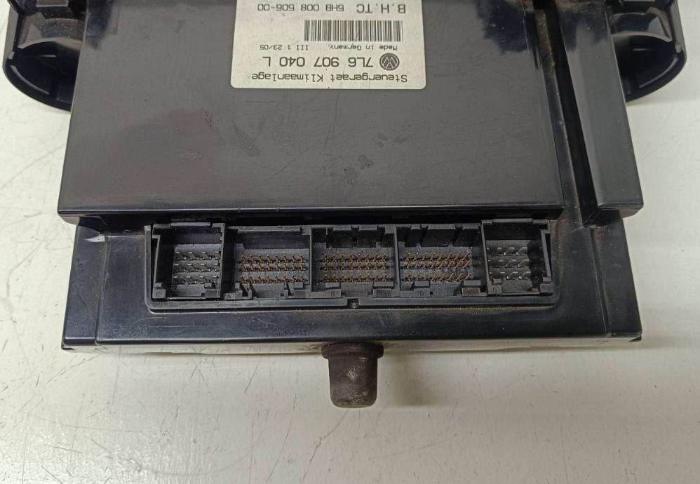 Volkswagen Touareg I 2002-2010 hatchback 2.5 TDI diesel MT 128 kW 2005  Prepinac/spinac/tlacidlo a ovladac kurenia 7L6907040L