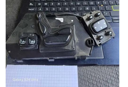 Mercedes S W220 1998-2005 sedan 3.2 CDI diesel AT 145 kW 2000  Prepinac/spinac/tlacidlo a ovladac kurenia Tlačidlá ovládania sedadiel 2208208710 2208208710