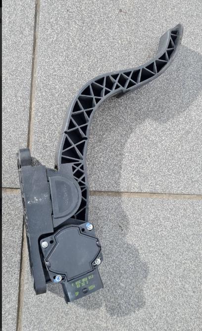 Nissan X-trail II T31 2008-2013 suv 2.0 DCI diesel 110 kW 2007  Pedal plynu 0281002591 188022X300