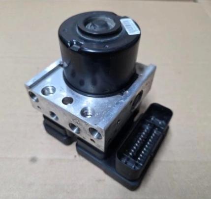 Ford Fusion hatchback 1.4 TDCi diesel 50 kW 2006  Pumpa ABS