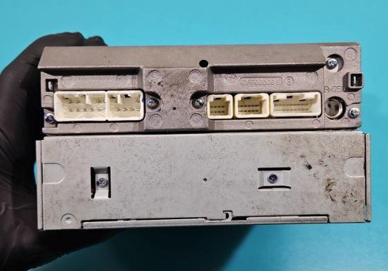 Toyota Avensis II T25 2003-2008 sedan 2.2 D4D diesel 110 kW 2005  Radio 86120-05130