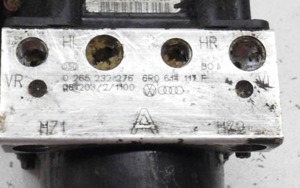 Skoda Fabia II 2007-2014 hatchback 1.4 TDI diesel 59 kW 2008  Pumpa ABS 6R0907379J 6R0614117F