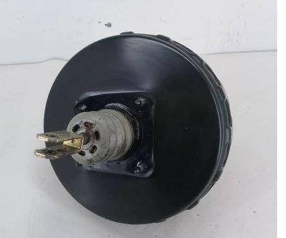 Volkswagen Transporter T4 1990-2003 1.9 TD diesel MT 50 kW 1996  Posilnovac brzd 701612101K