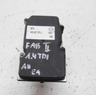 Skoda Fabia II 2007-2014 hatchback 1.4 TDI diesel 59 kW 2008  Pumpa ABS 6R0907379J 6R0614117F