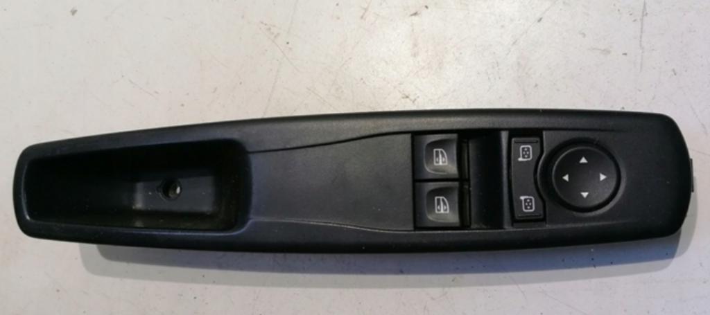 Renault Scenic III 2009-2016 hatchback 1.5 DCI diesel MT 81 kW 2010  Prepinac/spinac/tlacidlo a ovladac kurenia 809610014R