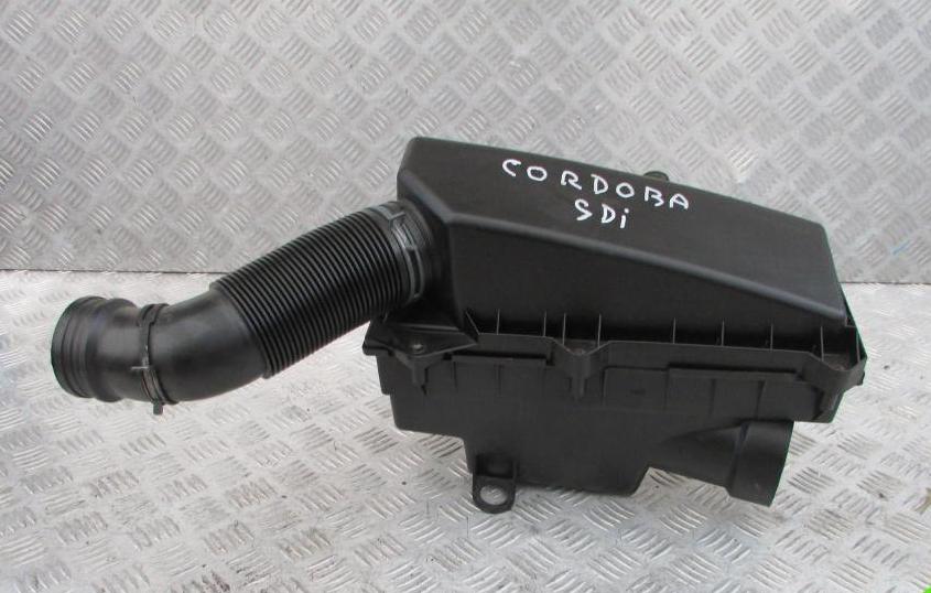Seat Cordoba I 1993-2002 sedan 1.9 SDI diesel MT 50 kW 2001  Obal filtra vzduchu