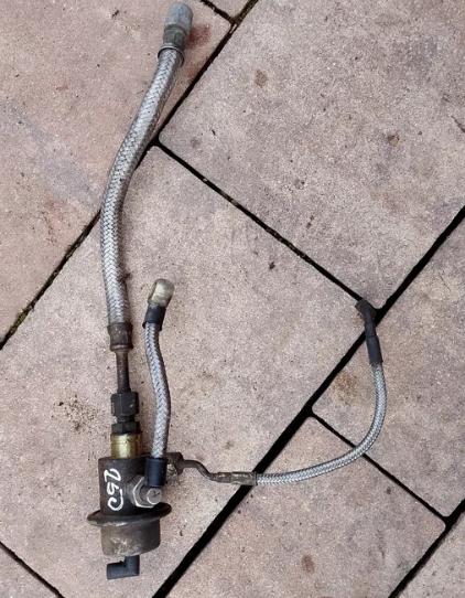 Audi 80 B4 1991-1994 sedan 2.3 petrol MT 98 kW 1994  regulátor tlaku paliva 0438161016 034133534F