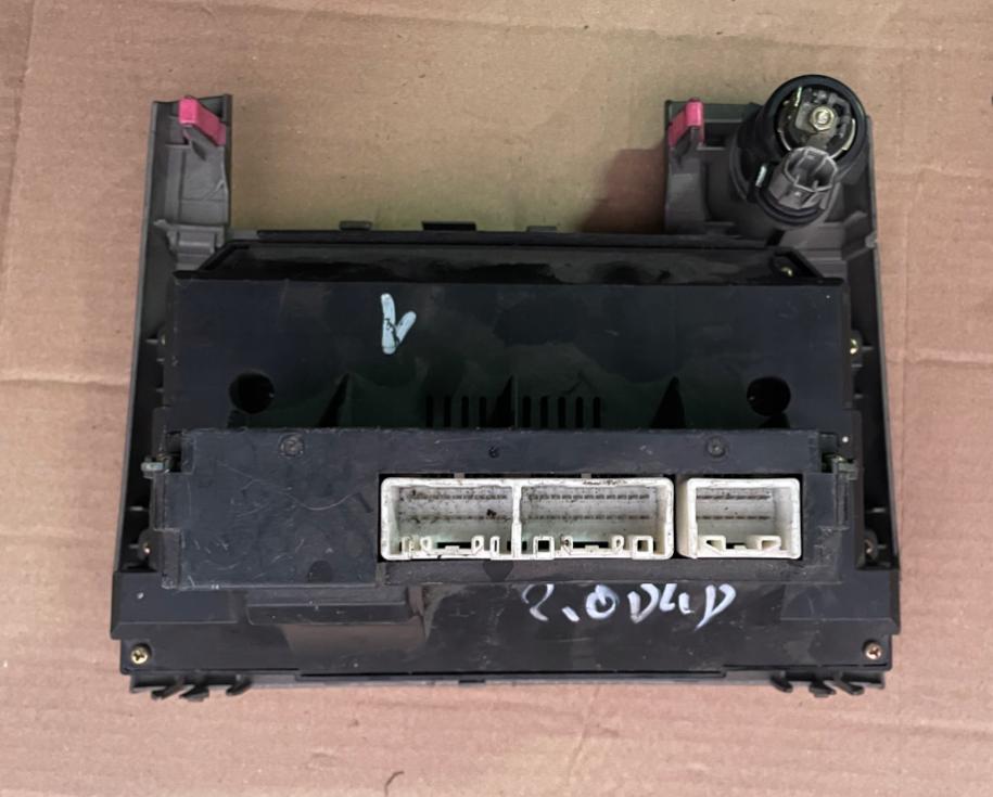 Toyota Corolla Verso I 2001-2004 hatchback 2.0 D4D diesel 66 kW 2003  Panel kurenia/klimatizacie
