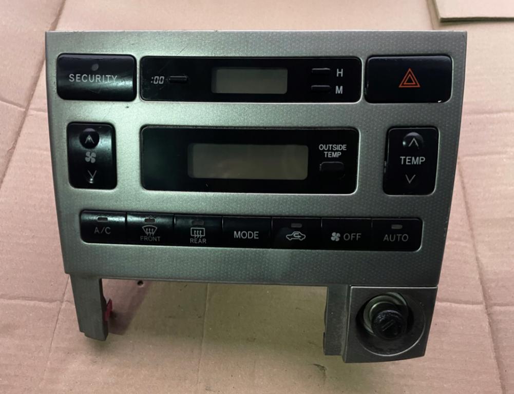 Toyota Corolla Verso I 2001-2004 hatchback 2.0 D4D diesel 66 kW 2003  Panel kurenia/klimatizacie