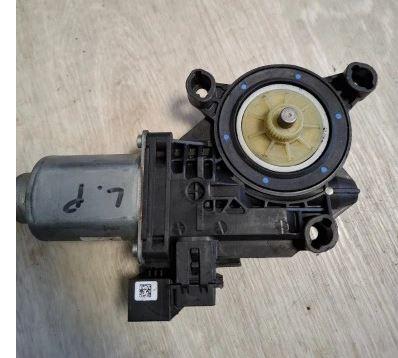 Skoda Fabia II 2007-2014 hatchback 1.6 16v petrol MT 77 kW 2007  Motorcek okien predny pravy 6Q2959802F