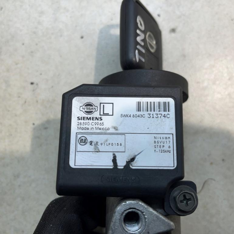 Nissan Almera tino hatchback 1.8 16v petrol MT 85 kW 2004  Spinacia skrinka 28590C9965