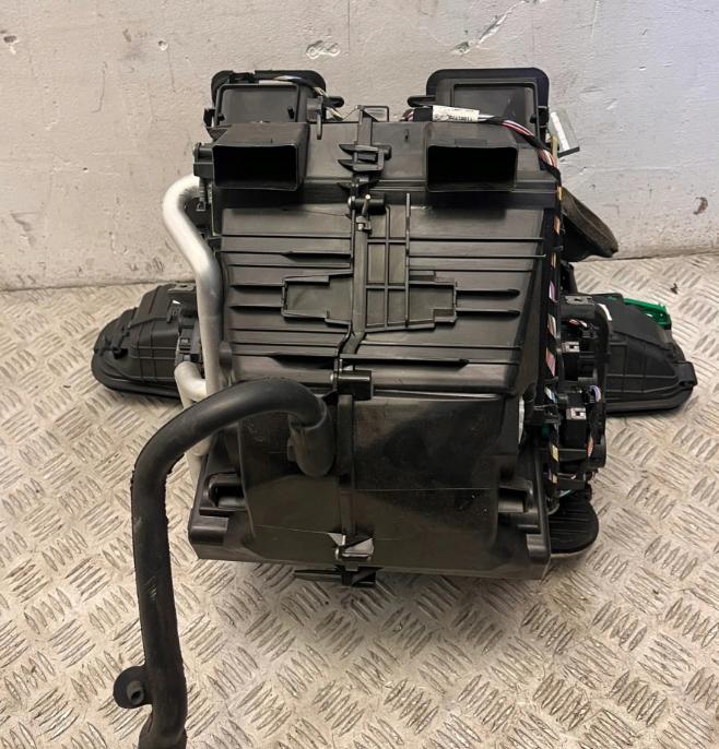 Renault Megane III 2008-2016 combi 1.6 16v petrol MT 81 kW 2011  Radiator kurenia