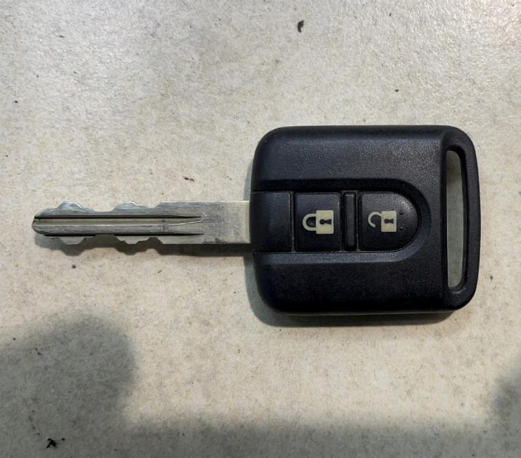 Nissan Almera tino hatchback 1.8 16v petrol MT 85 kW 2004  Spinacia skrinka 28590C9965