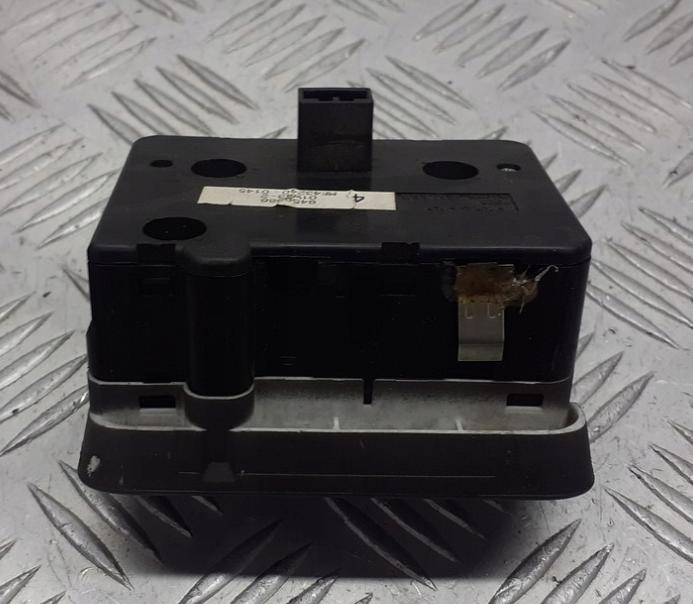 Volvo S80 I 1998-2006 sedan 2.0 T petrol AT 132 kW 2001  Prepinac svetiel 9459986