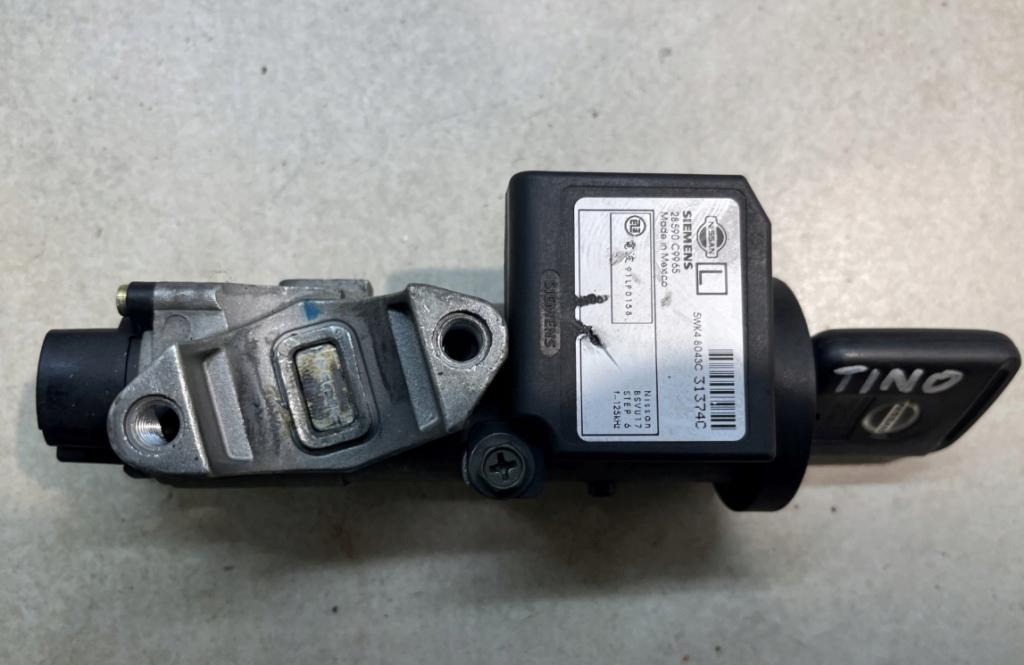 Nissan Almera tino hatchback 1.8 16v petrol MT 85 kW 2004  Spinacia skrinka 28590C9965