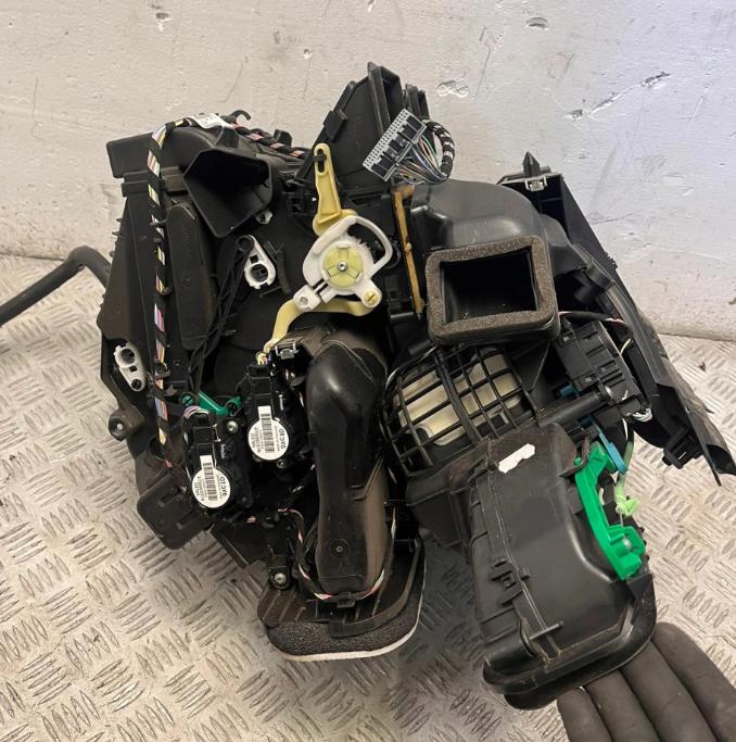 Renault Megane III 2008-2016 combi 1.6 16v petrol MT 81 kW 2011  Radiator kurenia