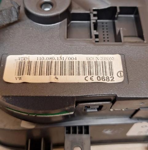 Volkswagen Golf IV 1997-2003 hatchback 1.9 TDI diesel MT 81 kW 1999  Prístrojová doska, displej 110080131 1J0920826C