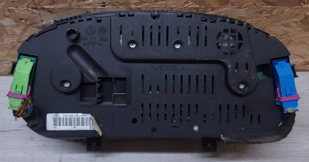 Volkswagen Golf IV 1997-2003 hatchback 1.9 TDI diesel MT 81 kW 1999  Prístrojová doska, displej 110080131 1J0920826C