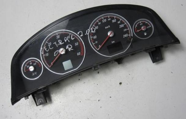 Opel Vectra C 2002-2008 sedan 1.9 CDTI diesel MT 110 kW 2005  Prístrojová doska, displej 13186672CS 