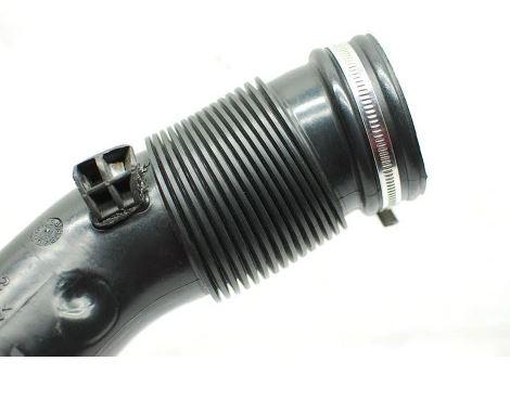 Audi A4 B6 2000-2004 combi 2.0 20v petrol MT 96 kW 2002  Hadica chladenia vzduchu 06D129534