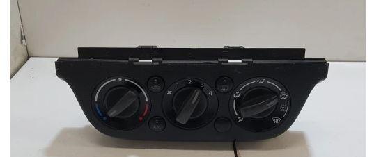 Suzuki Swift Mk6 2005-2010 hatchback 1.5 16v petrol 75 kW 2007  Panel kúrenia/klimatizácie