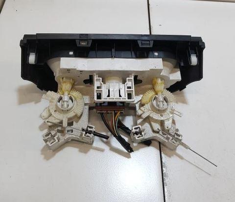 Suzuki Swift Mk6 2005-2010 hatchback 1.5 16v petrol 75 kW 2007  Panel kúrenia/klimatizácie