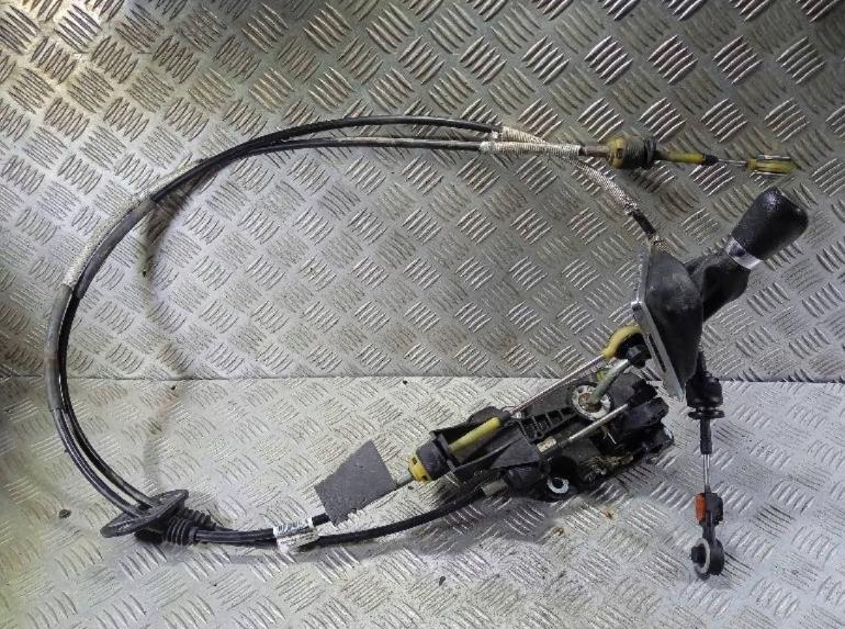 Ford Focus Mk2 2004-2011 hatchback 1.6 16v petrol MT 74 kW 2007  Rýchlostná páka (kulisa) 8M5R7C453AAA