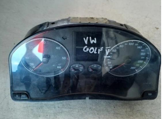 Volkswagen Golf V 2003-2009 hatchback 1.9 TDI diesel MT 77 kW 2006  Prístrojová doska, displej 1K0920861M