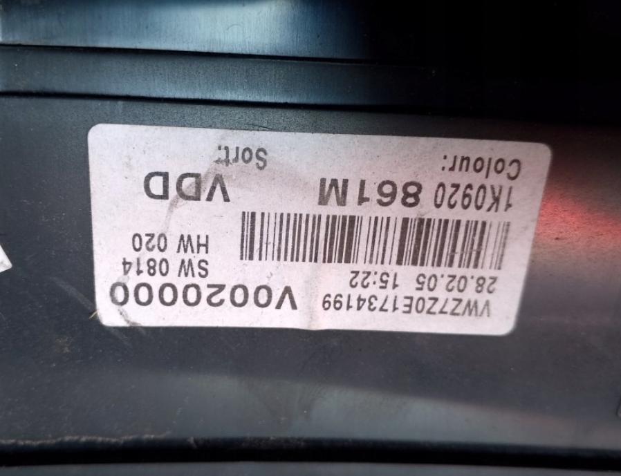 Volkswagen Golf V 2003-2009 hatchback 1.9 TDI diesel MT 77 kW 2006  Prístrojová doska, displej 1K0920861M