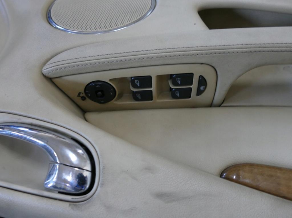 Jaguar X-type combi 2.0 D diesel MT 96 kW 2006  Sedačka, sedadlo