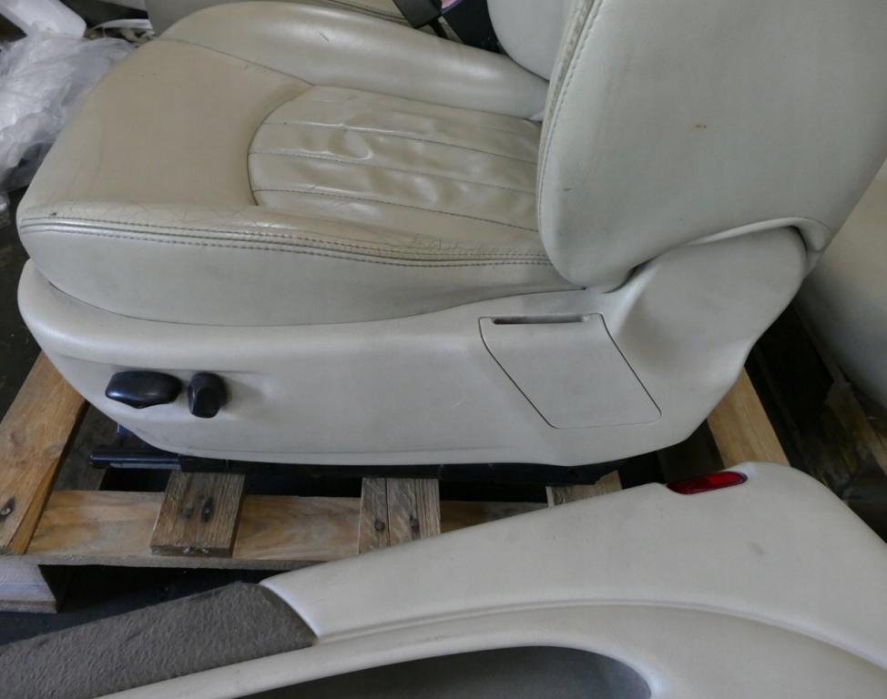 Jaguar X-type combi 2.0 D diesel MT 96 kW 2006  Sedačka, sedadlo