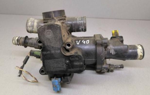 Volvo S40 II 2004-2012 sedan 2.0 D diesel MT 100 kW 2006  Obal (príruba) termostatu 9646439080 