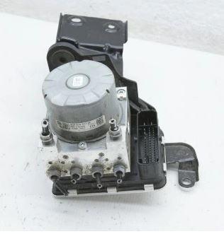 Volkswagen Golf VII 2012-2020 combi 1.4 TSI petrol MT 90 kW 2014  Pumpa ABS 5Q0614517EE