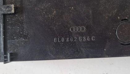 Audi A3 8L 1996-2003 hatchback 1.6 petrol MT 74 kW 1998  Úchyt, držiak na nápoje