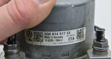 Volkswagen Golf VII 2012-2020 combi 1.4 TSI petrol MT 90 kW 2014  Pumpa ABS 5Q0614517EE