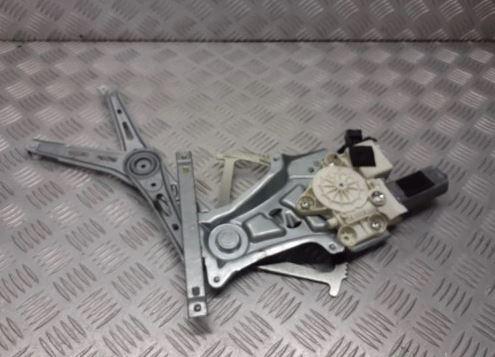 Opel Vectra C 2002-2008 sedan 2.2 16v petrol MT 108 kW 2003  Mechanizmus sťahovania okna predný pravý 9178986RH/990090104
