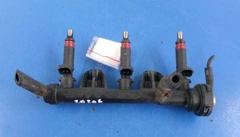 Volkswagen Polo IV 9N 2001-2009 hatchback 1.2 12v petrol MT 47 kW 2001  Vstrekovacia lišta 03D133329A 03D906031C