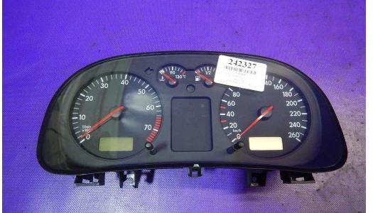 Volkswagen Bora sedan 1.4 16v petrol MT 55 kW 2000  Prístrojová doska 1J0919881B