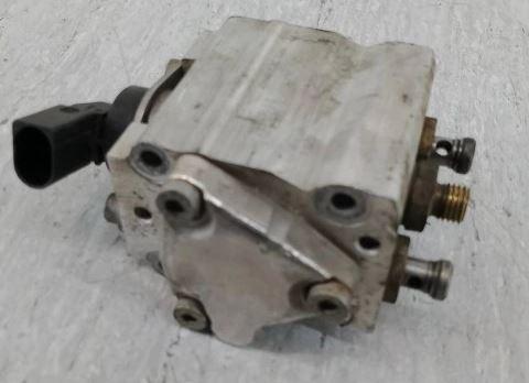 Volkswagen Golf V 2003-2009 hatchback 1.6 FSI petrol MT 85 kW 2003  Palivové čerpadlo 0261520024