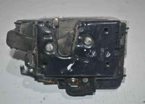 Volkswagen Polo III 6N 1994-2001 hatchback 1.4 petrol MT 44 kW 1996  Zámok dverí predný ľavý 1HM862153