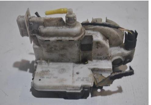 Volkswagen Polo III 6N 1994-2001 hatchback 1.4 petrol MT 44 kW 1996  Zámok dverí predný ľavý 1HM862153