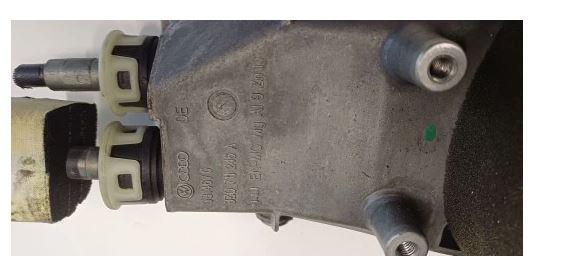 Audi A2 hatchback 1.6 FSI petrol MT 81 kW 2002  Rýchlostná páka (kulisa) 8Z0711246A