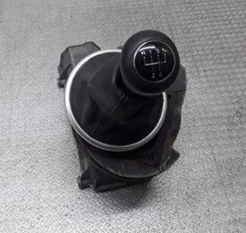 Audi A2 hatchback 1.4 16v petrol AUA MT 55 kW 2000  Rýchlostná páka (kulisa) 8Z0711246A