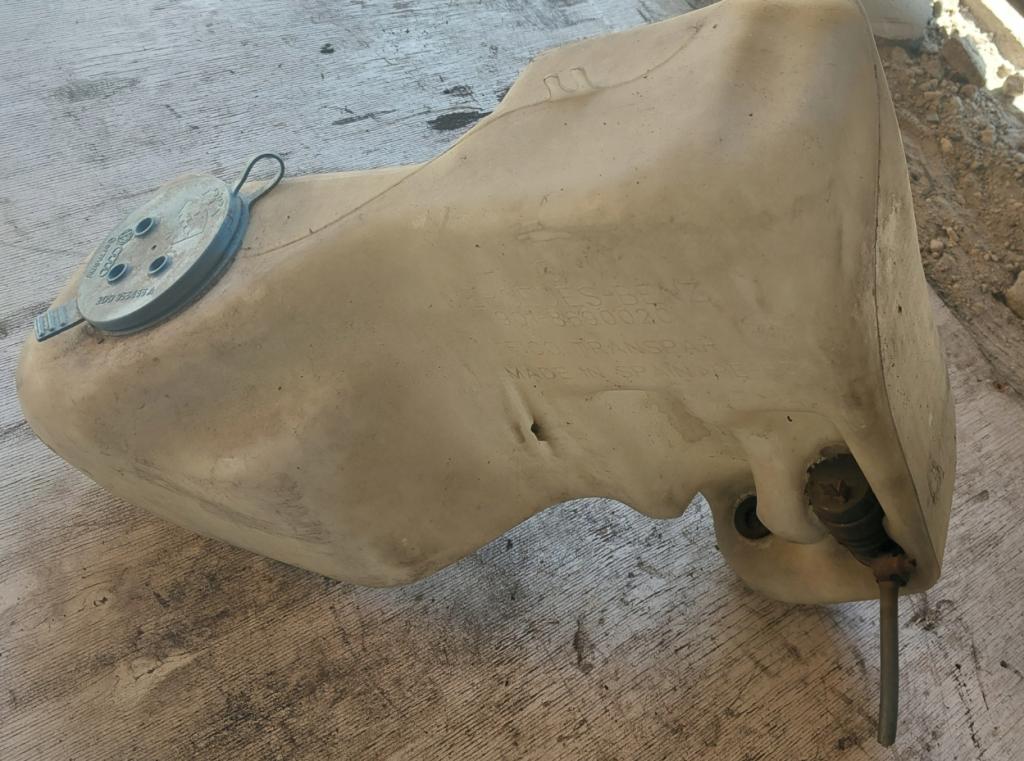 Volkswagen LT II 1996-2006 2.5 TDI diesel MT 75 kW 1999  Nádržka ostrekovačov 901-8690020