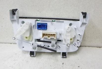 Fiat Punto Grande hatchback 1.4 petrol MT 57 kW 2008  Panel kúrenia/klimatizácie 7354479520